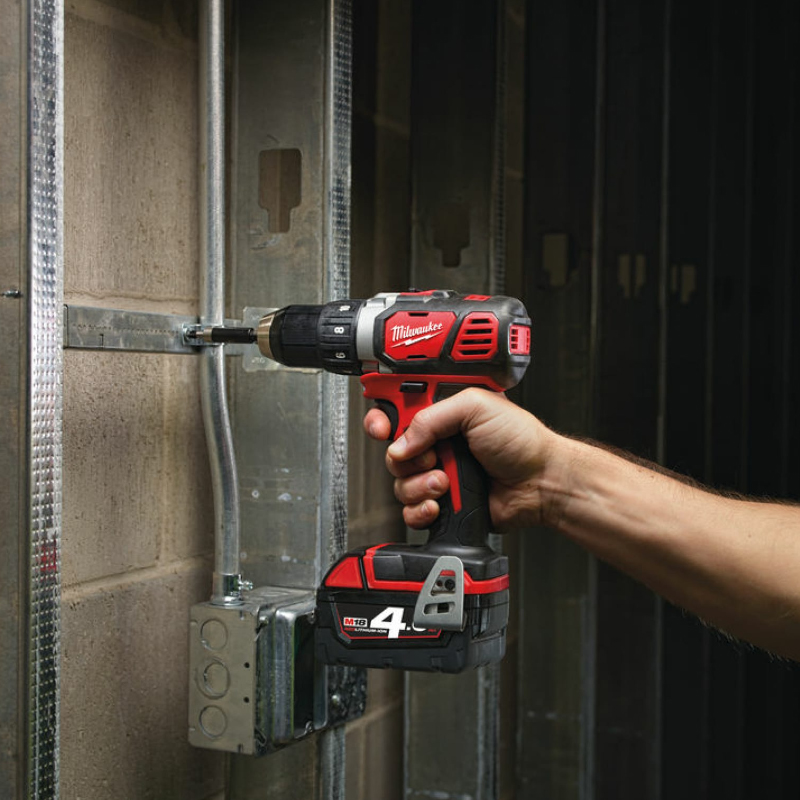 Milwaukee m18 bdd. Milwaukee m18 BPD-202c. Ударная аккумуляторная дрель-шуруповерт Milwaukee c18 PD-0 51 Н·М. Ударный аккумуляторный шуруповерт Milwaukee c18 ID 158 Н·М. Ударная аккумуляторная дрель-шуруповерт Milwaukee m18 CBLPD-402c 60 н·м.