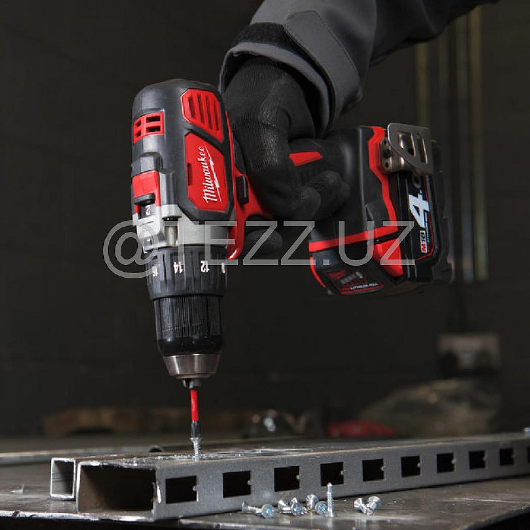 Аккумуляторная дрель-шуруповерт Milwaukee M18 BDD-402C (4933443565) 2x4 Ah